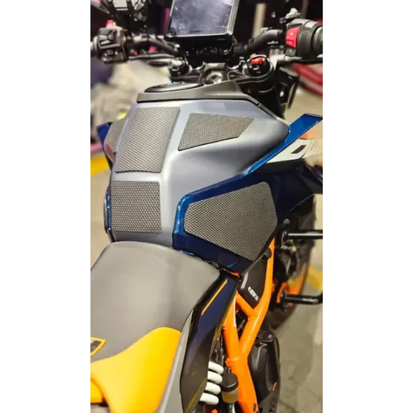 MotoTrendz Traction Pads – KTM Duke 250 / 390 (2023+) GENERATION 3